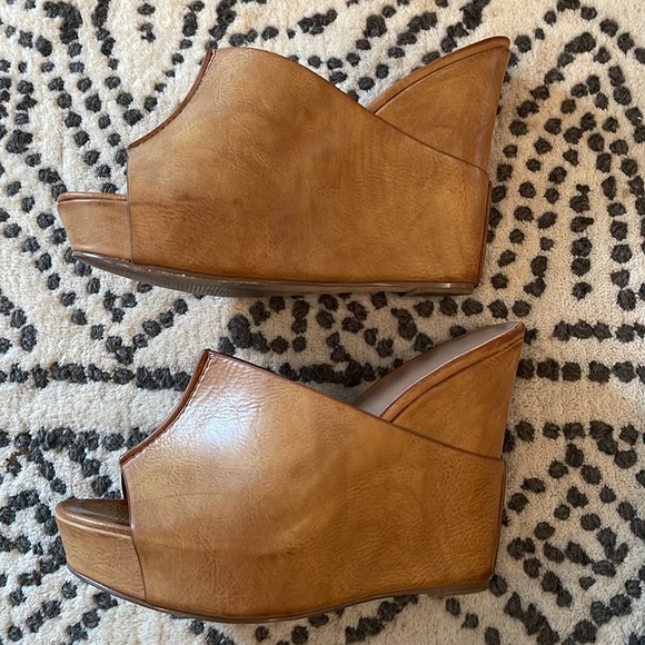 Charles by Charles David tan Leather Block Wedges sz 8.5M - Picture 6 of 9